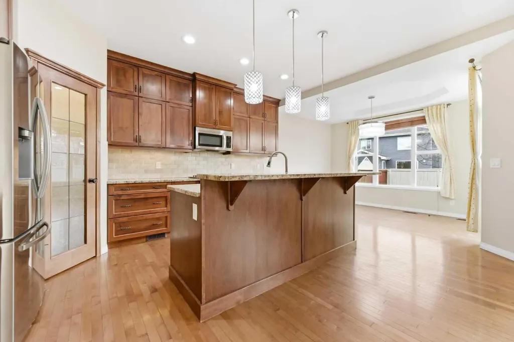 29 Royal Birkdale Drive NW Calgary AB T3G 5C7