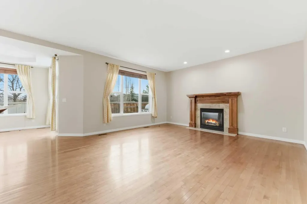 29 Royal Birkdale Drive NW Calgary AB T3G 5C7