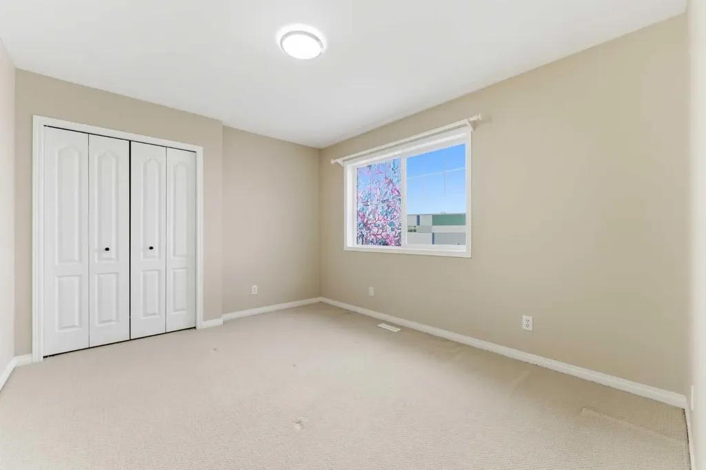29 Royal Birkdale Drive NW Calgary AB T3G 5C7
