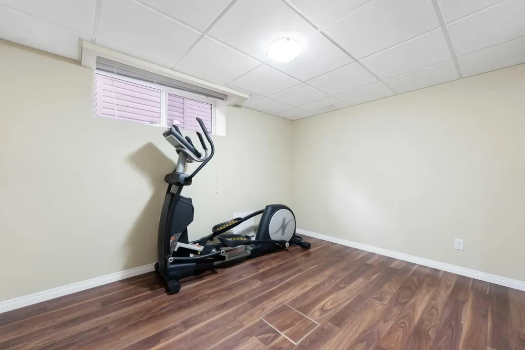 29 Royal Birkdale Drive NW Calgary AB T3G 5C7