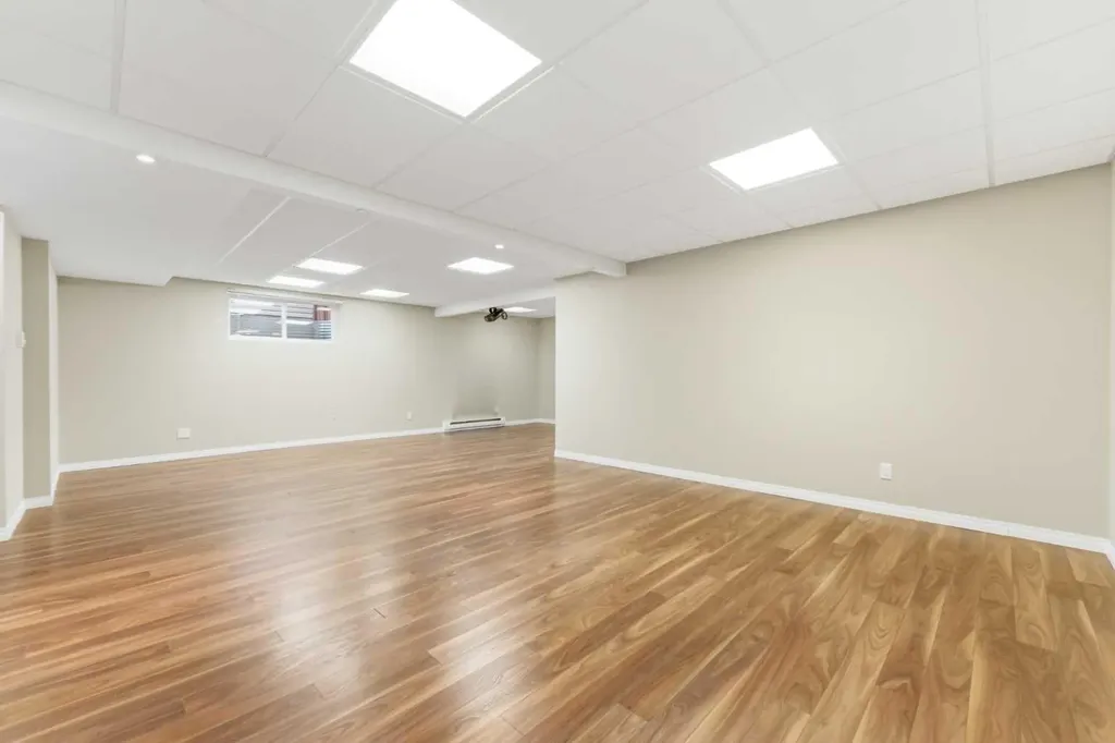 29 Royal Birkdale Drive NW Calgary AB T3G 5C7