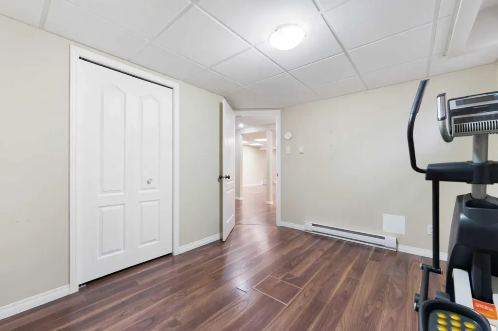 29 Royal Birkdale Drive NW Calgary AB T3G 5C7