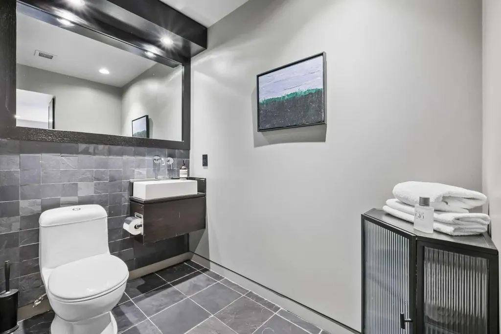 2115 29 Avenue SW Calgary AB T2T 1N6