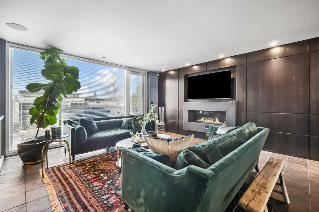 2115 29 Avenue SW Calgary AB T2T 1N6