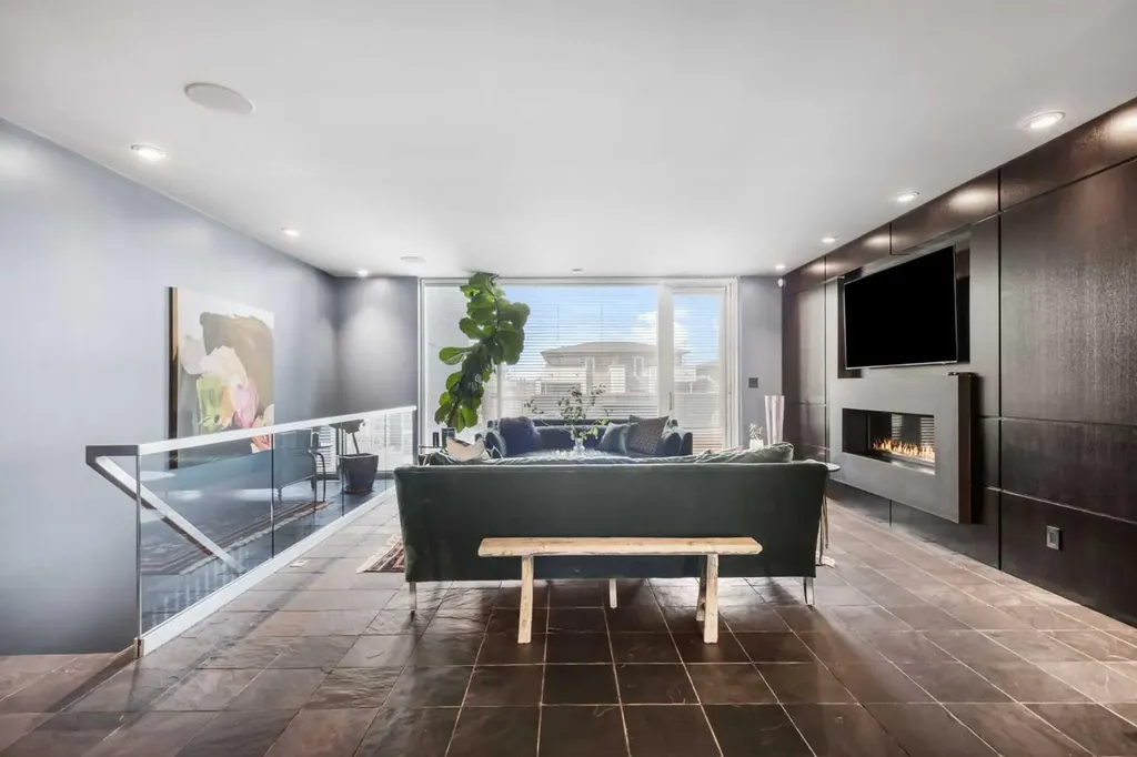 2115 29 Avenue SW Calgary AB T2T 1N6