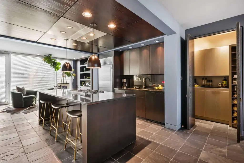 2115 29 Avenue SW Calgary AB T2T 1N6
