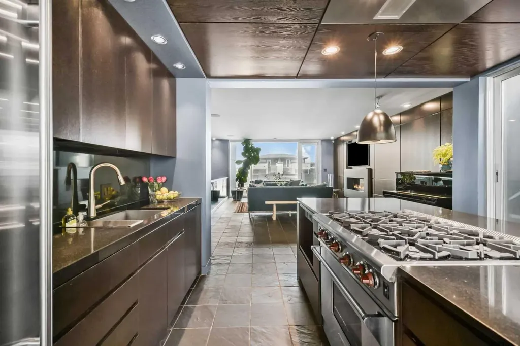 2115 29 Avenue SW Calgary AB T2T 1N6