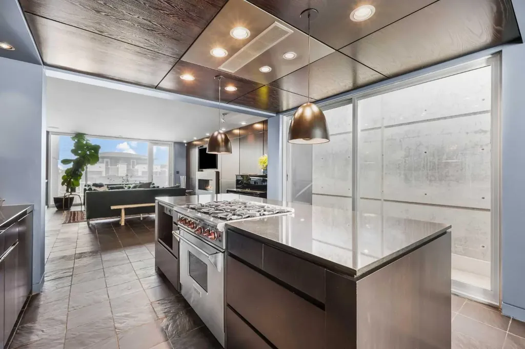 2115 29 Avenue SW Calgary AB T2T 1N6