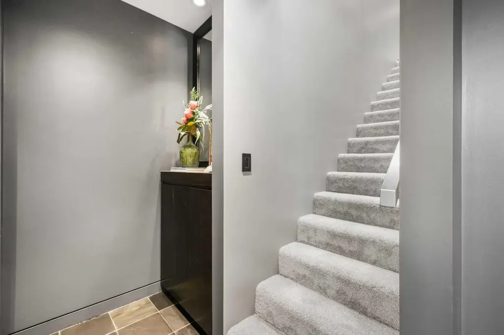 2115 29 Avenue SW Calgary AB T2T 1N6