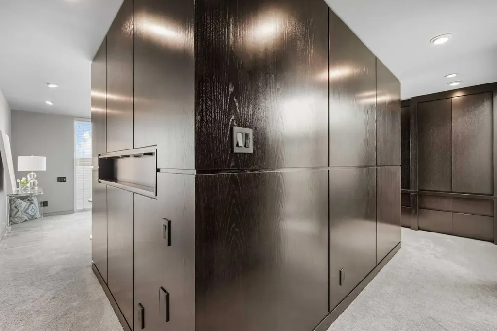 2115 29 Avenue SW Calgary AB T2T 1N6