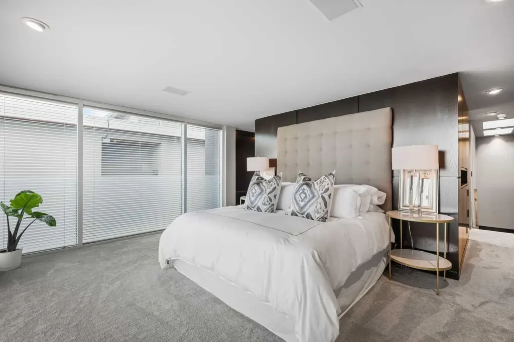 2115 29 Avenue SW Calgary AB T2T 1N6