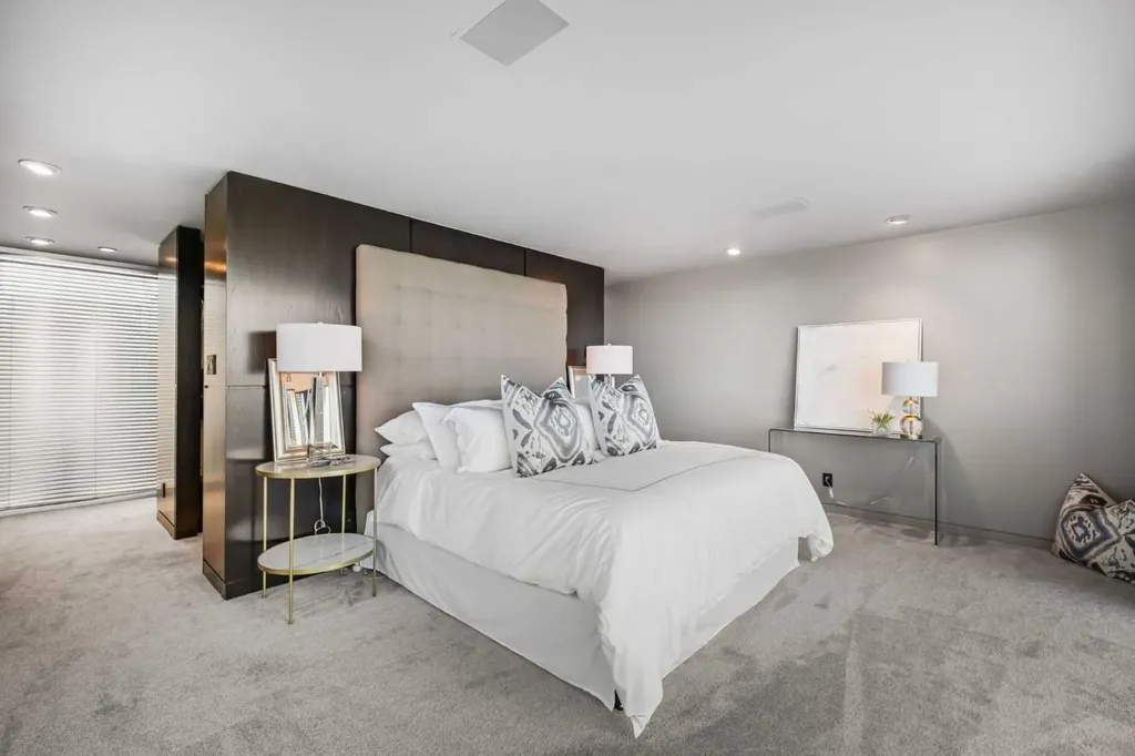 2115 29 Avenue SW Calgary AB T2T 1N6