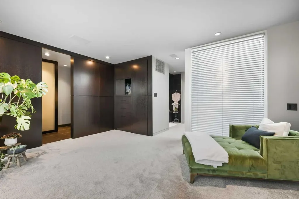 2115 29 Avenue SW Calgary AB T2T 1N6