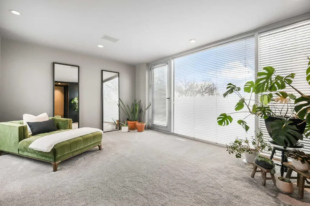 2115 29 Avenue SW Calgary AB T2T 1N6