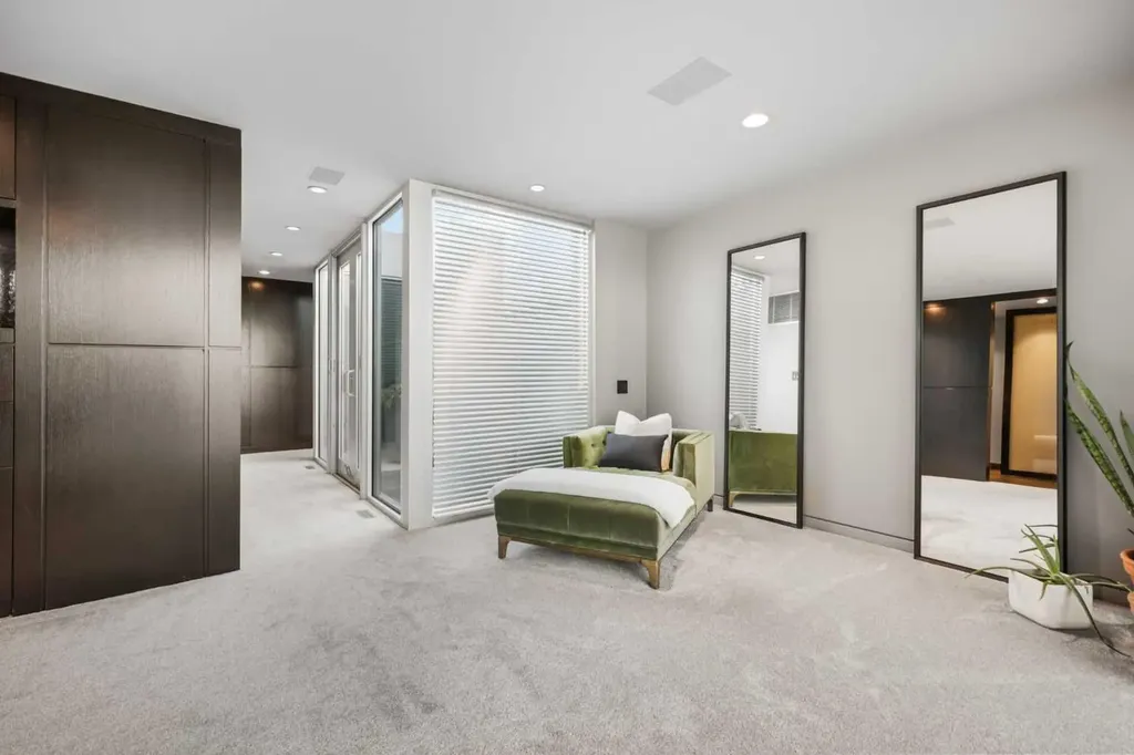 2115 29 Avenue SW Calgary AB T2T 1N6