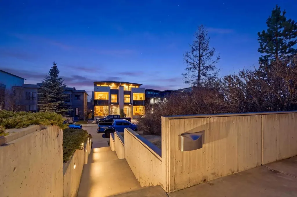 2115 29 Avenue SW Calgary AB T2T 1N6