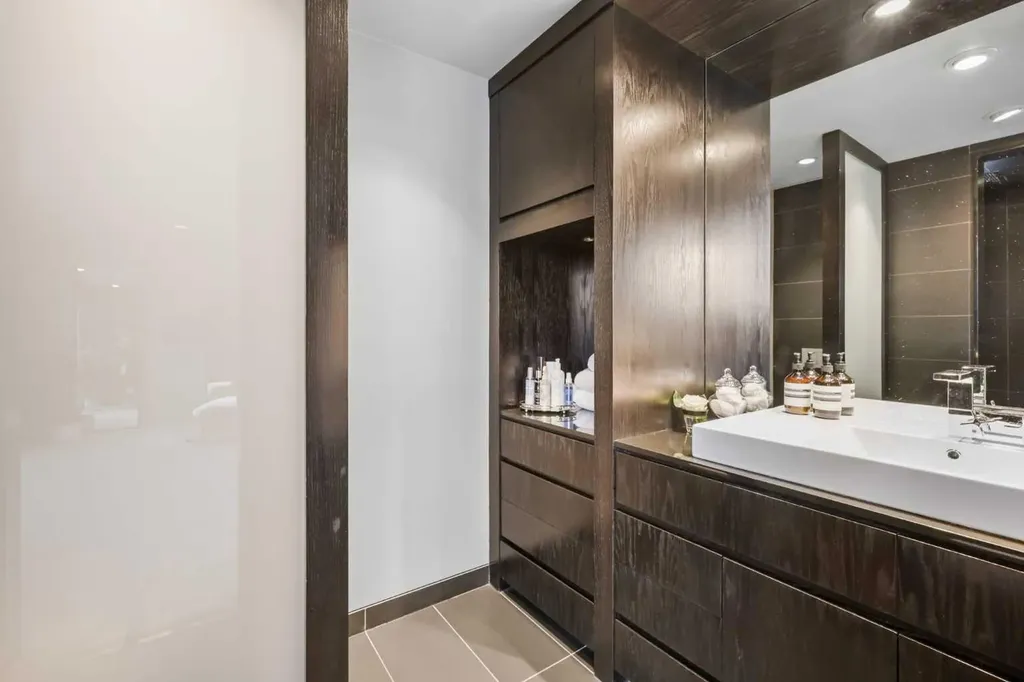 2115 29 Avenue SW Calgary AB T2T 1N6