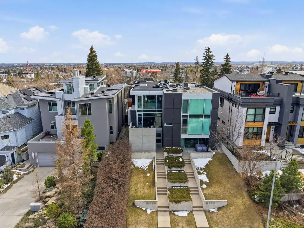 2115 29 Avenue SW Calgary AB T2T 1N6