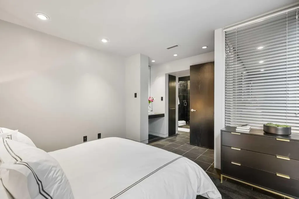 2115 29 Avenue SW Calgary AB T2T 1N6