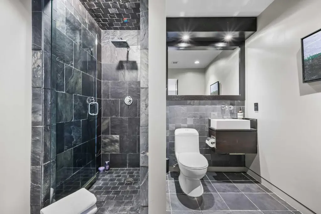 2115 29 Avenue SW Calgary AB T2T 1N6
