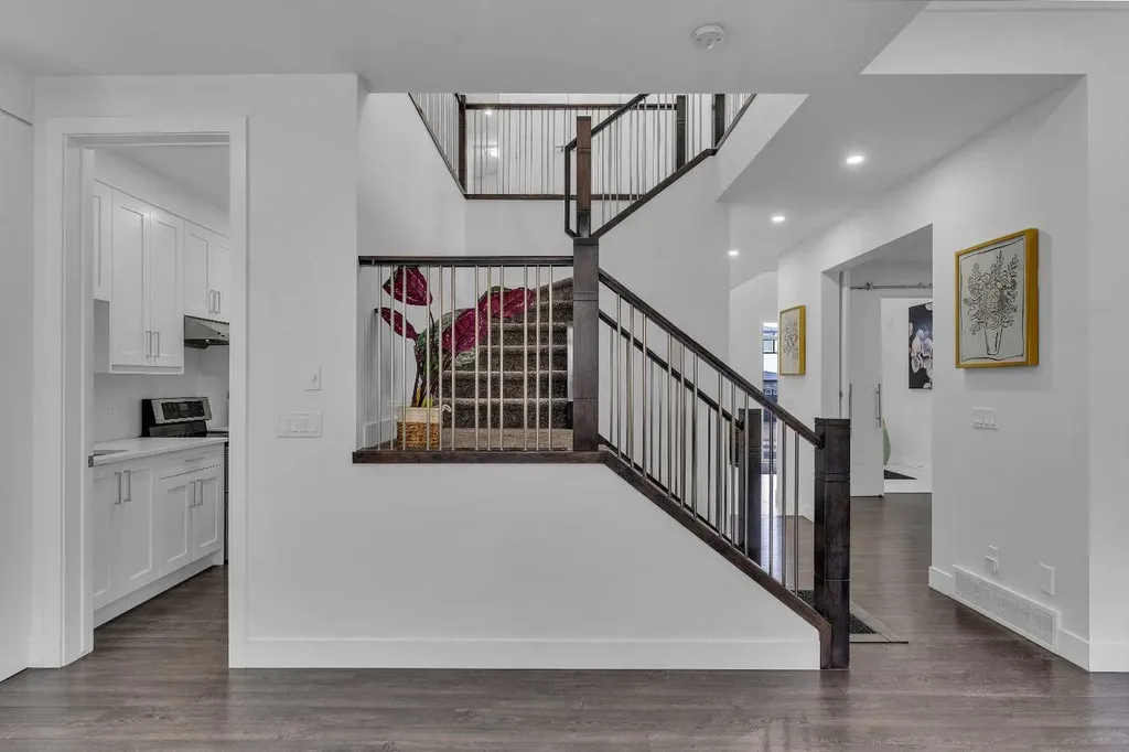 205 Kinniburgh Cove Chestermere AB T1X 0Y6