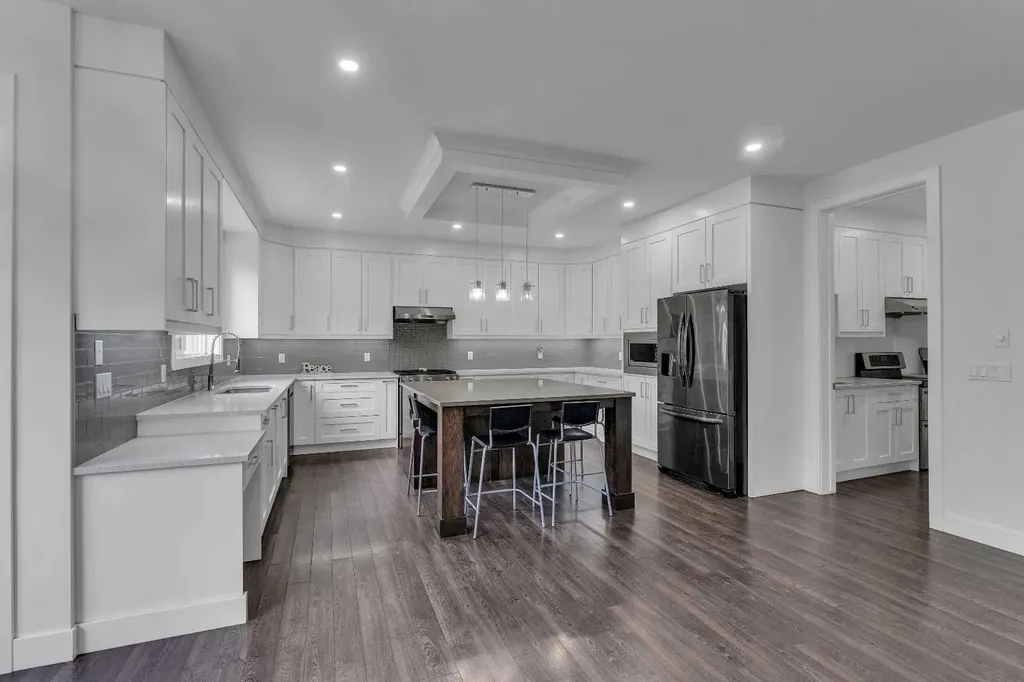 205 Kinniburgh Cove Chestermere AB T1X 0Y6