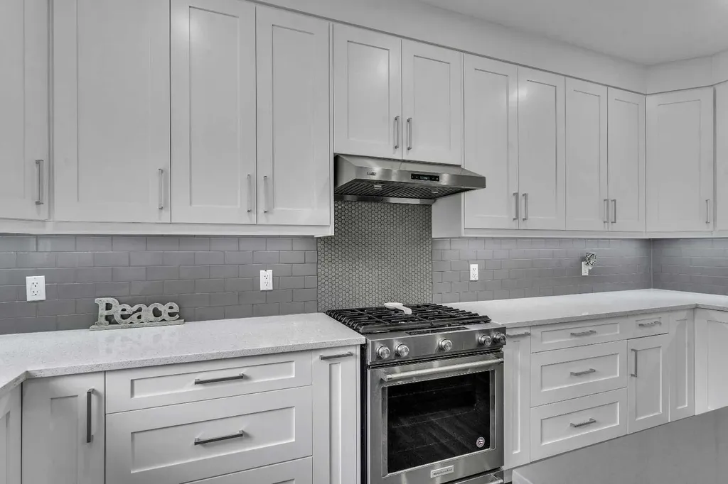 205 Kinniburgh Cove Chestermere AB T1X 0Y6