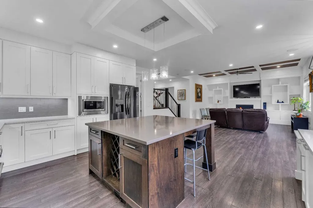 205 Kinniburgh Cove Chestermere AB T1X 0Y6