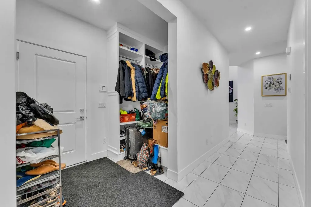 205 Kinniburgh Cove Chestermere AB T1X 0Y6