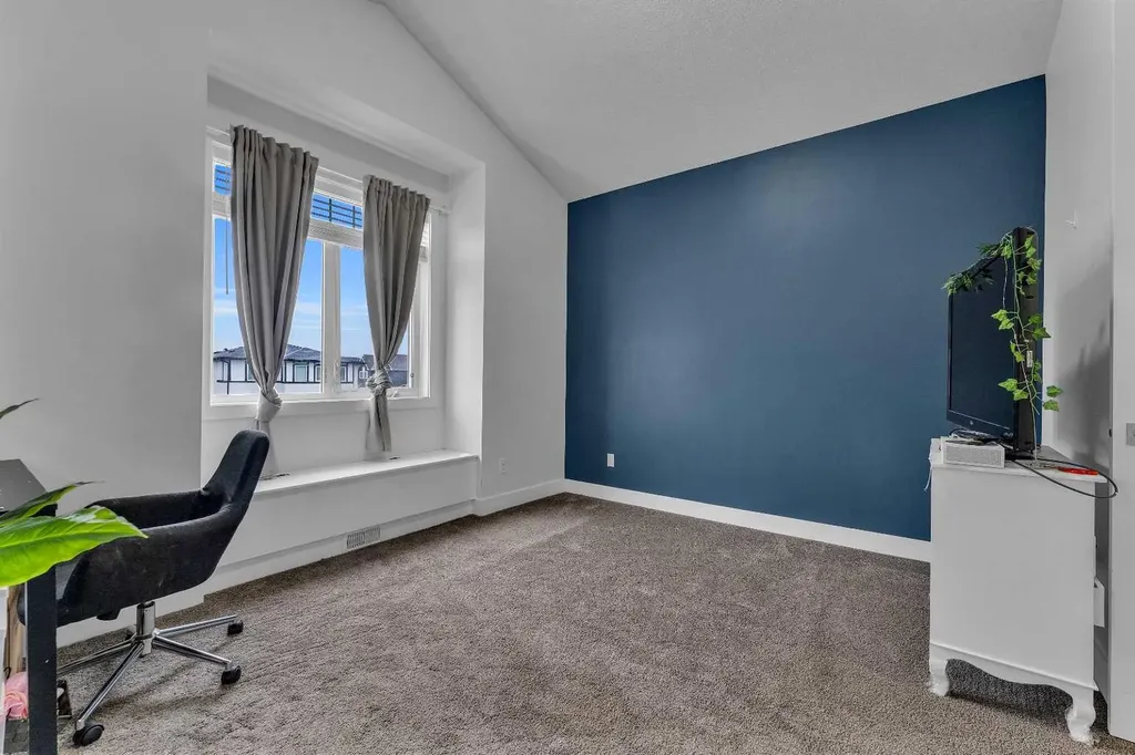 205 Kinniburgh Cove Chestermere AB T1X 0Y6