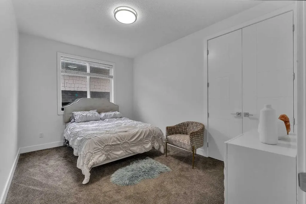 205 Kinniburgh Cove Chestermere AB T1X 0Y6