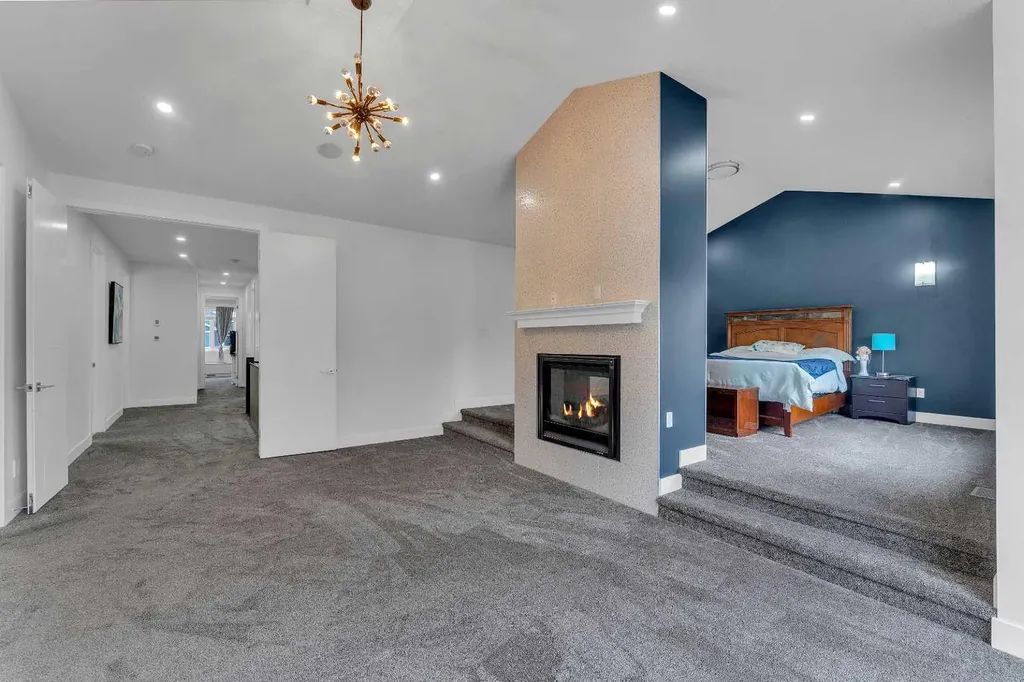205 Kinniburgh Cove Chestermere AB T1X 0Y6