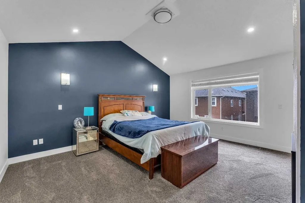 205 Kinniburgh Cove Chestermere AB T1X 0Y6