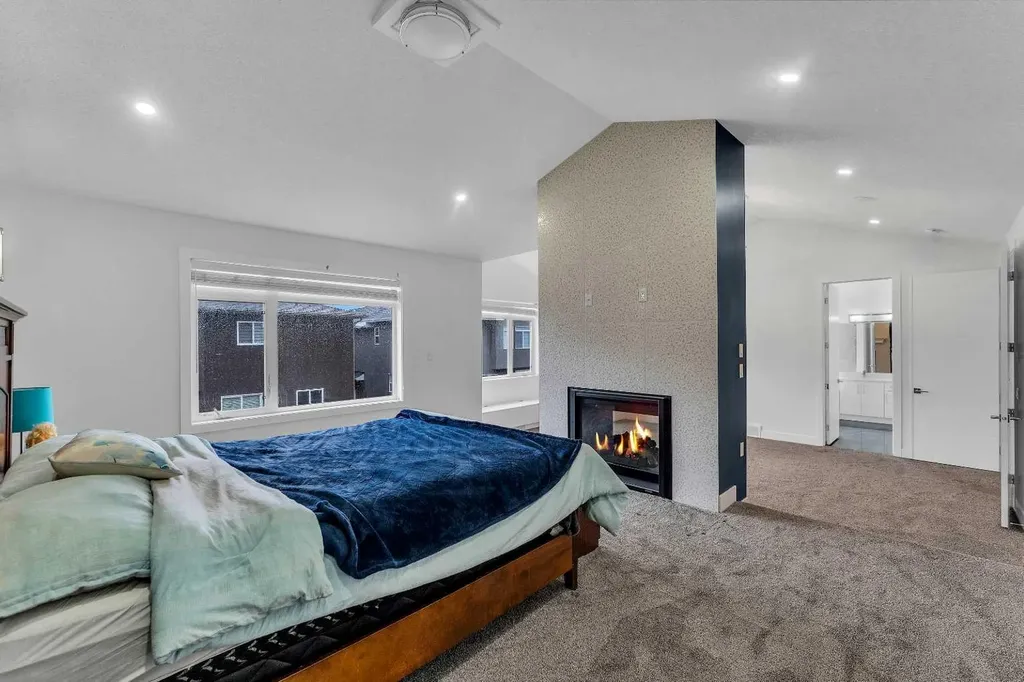 205 Kinniburgh Cove Chestermere AB T1X 0Y6
