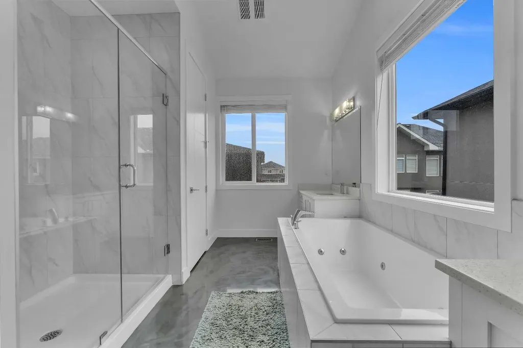 205 Kinniburgh Cove Chestermere AB T1X 0Y6