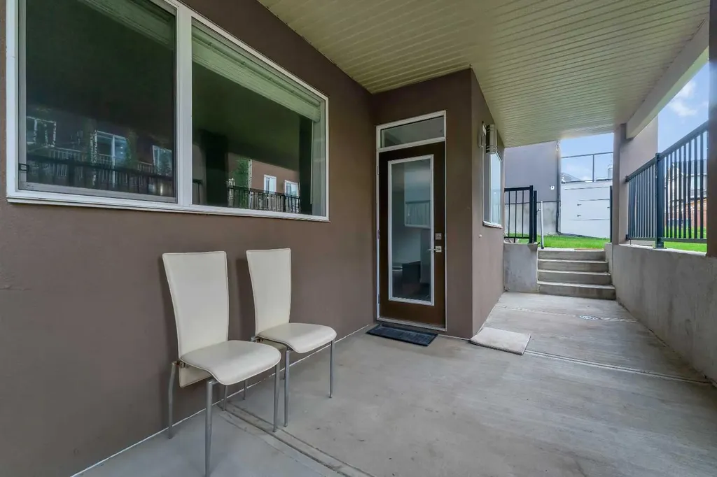 205 Kinniburgh Cove Chestermere AB T1X 0Y6