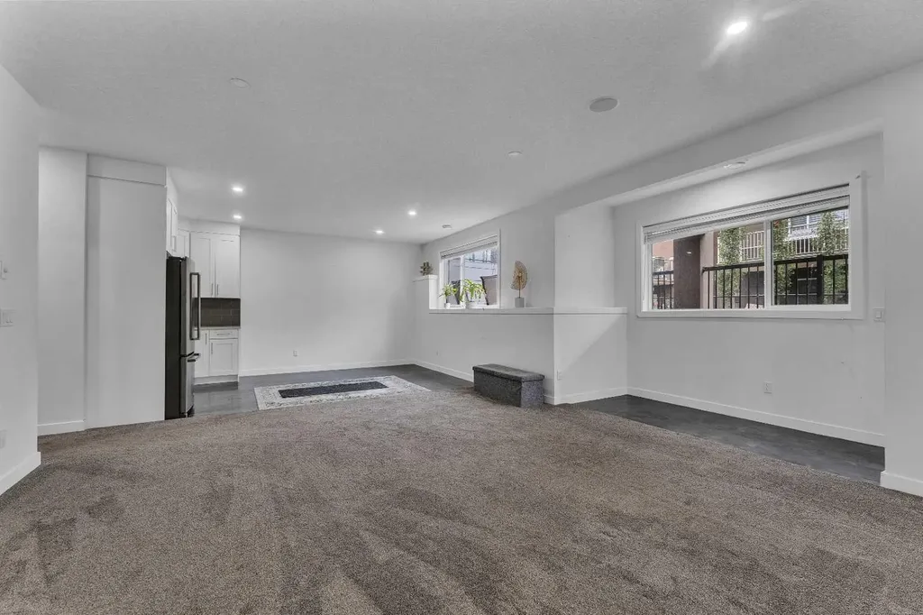 205 Kinniburgh Cove Chestermere AB T1X 0Y6
