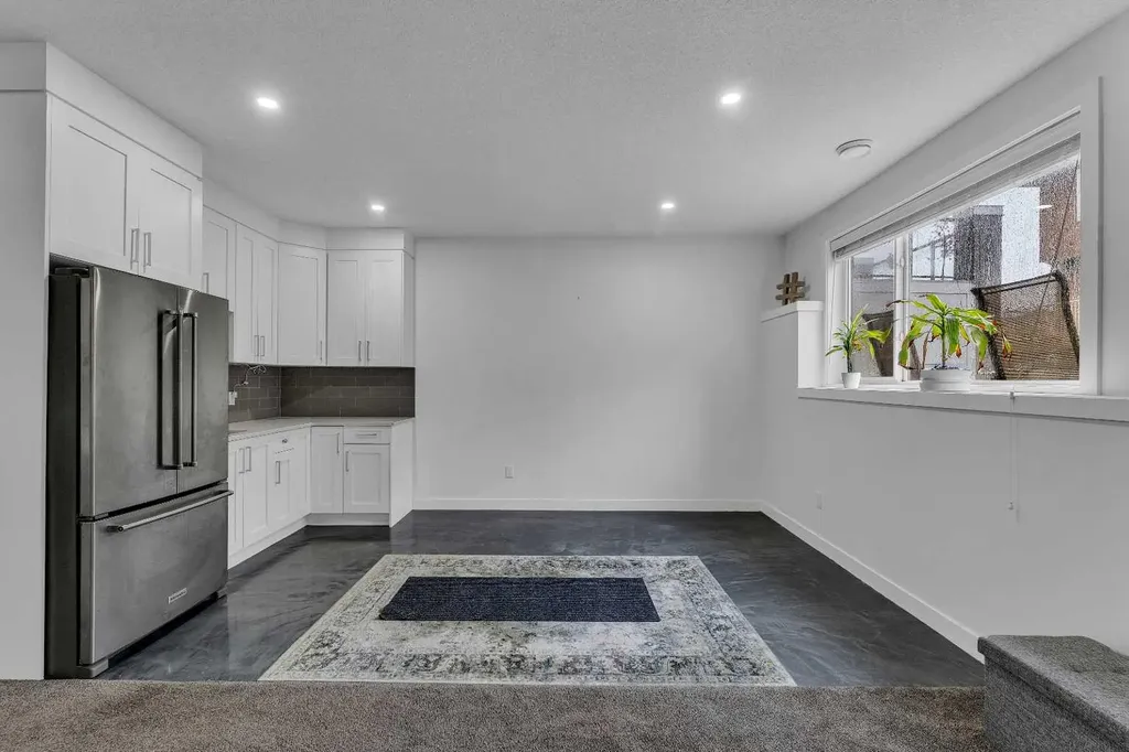 205 Kinniburgh Cove Chestermere AB T1X 0Y6