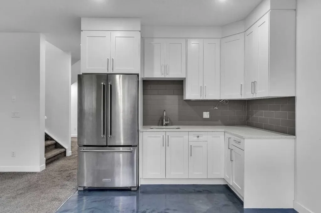 205 Kinniburgh Cove Chestermere AB T1X 0Y6