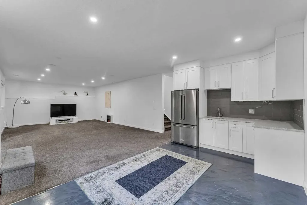 205 Kinniburgh Cove Chestermere AB T1X 0Y6