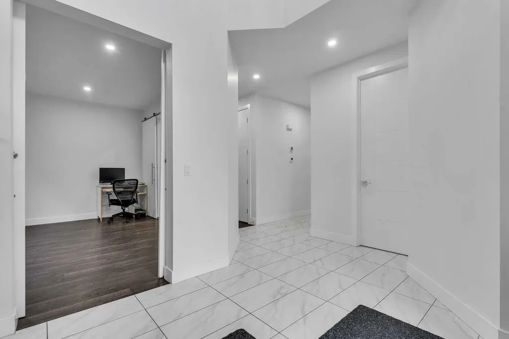 205 Kinniburgh Cove Chestermere AB T1X 0Y6