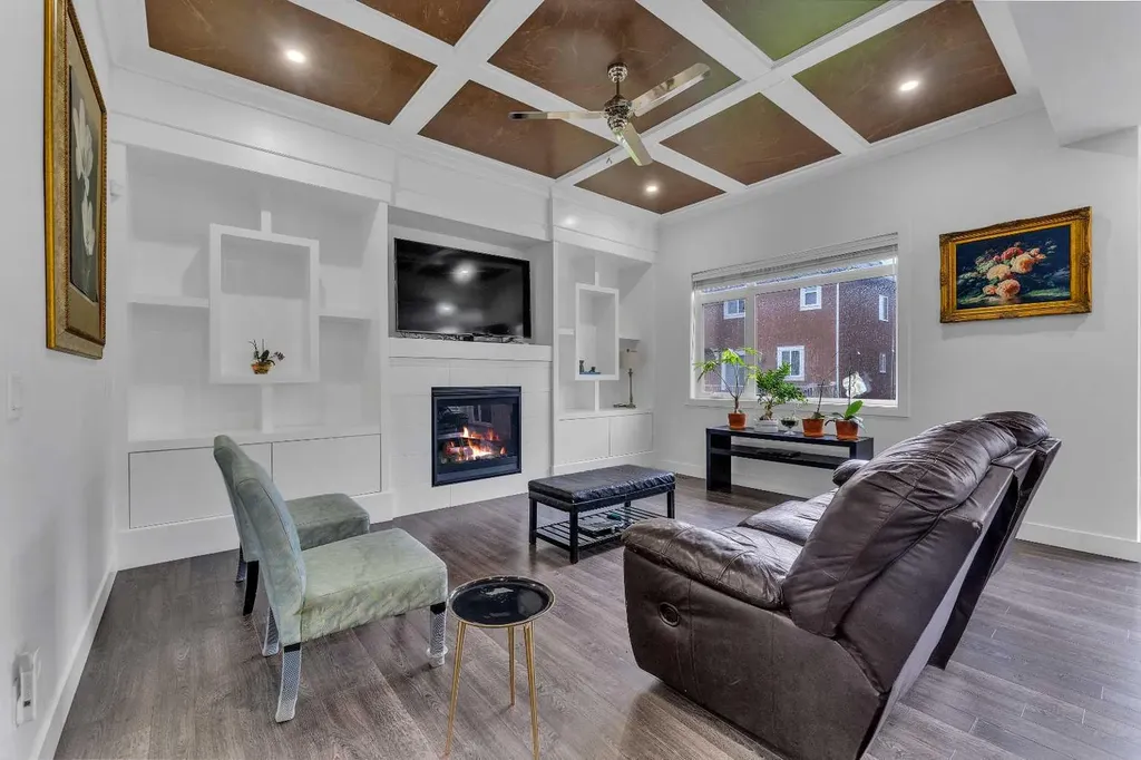 205 Kinniburgh Cove Chestermere AB T1X 0Y6