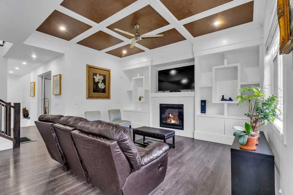 205 Kinniburgh Cove Chestermere AB T1X 0Y6
