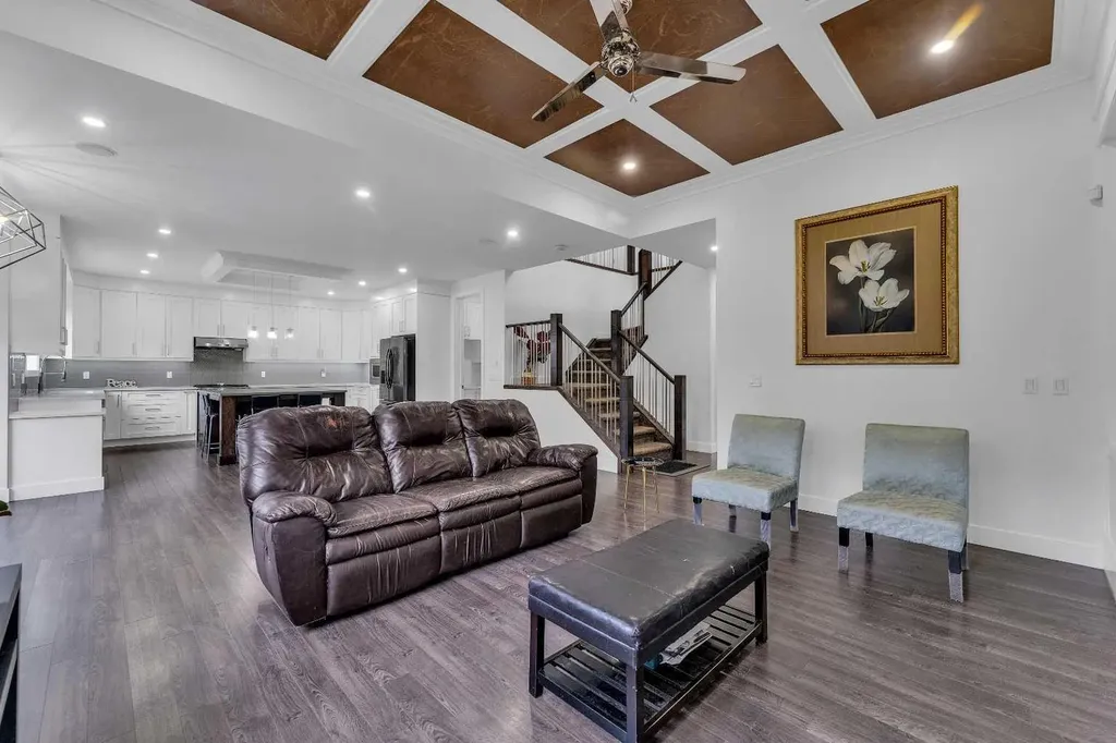 205 Kinniburgh Cove Chestermere AB T1X 0Y6