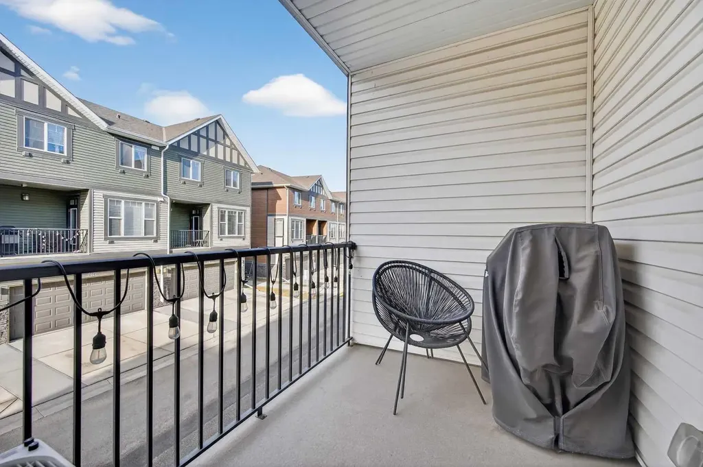 258 New Brighton Walk SE Calgary AB T2Z 5C7