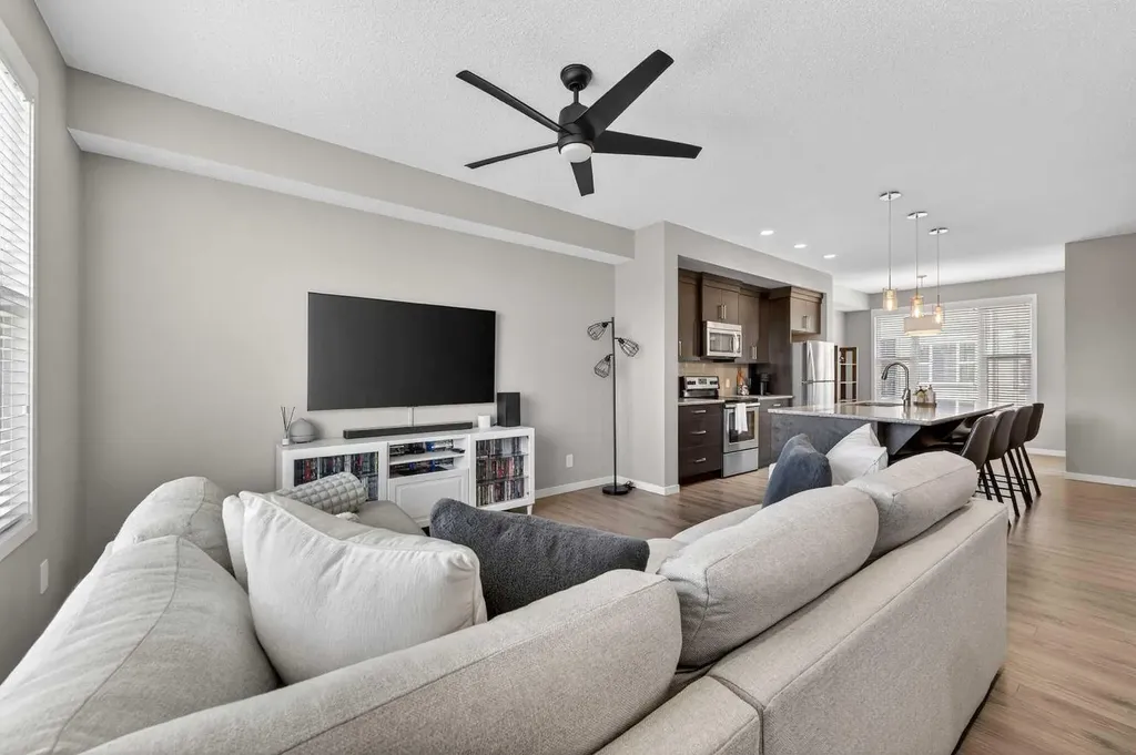 258 New Brighton Walk SE Calgary AB T2Z 5C7