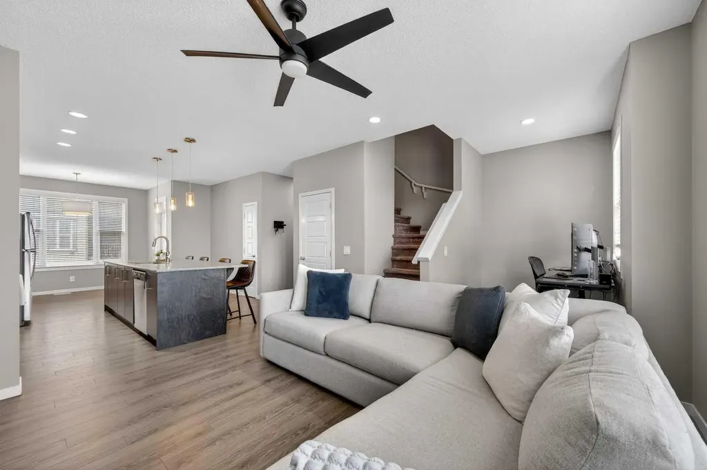 258 New Brighton Walk SE Calgary AB T2Z 5C7