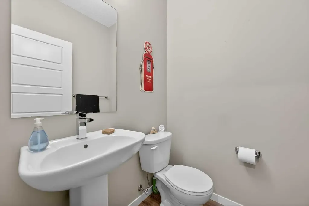 258 New Brighton Walk SE Calgary AB T2Z 5C7