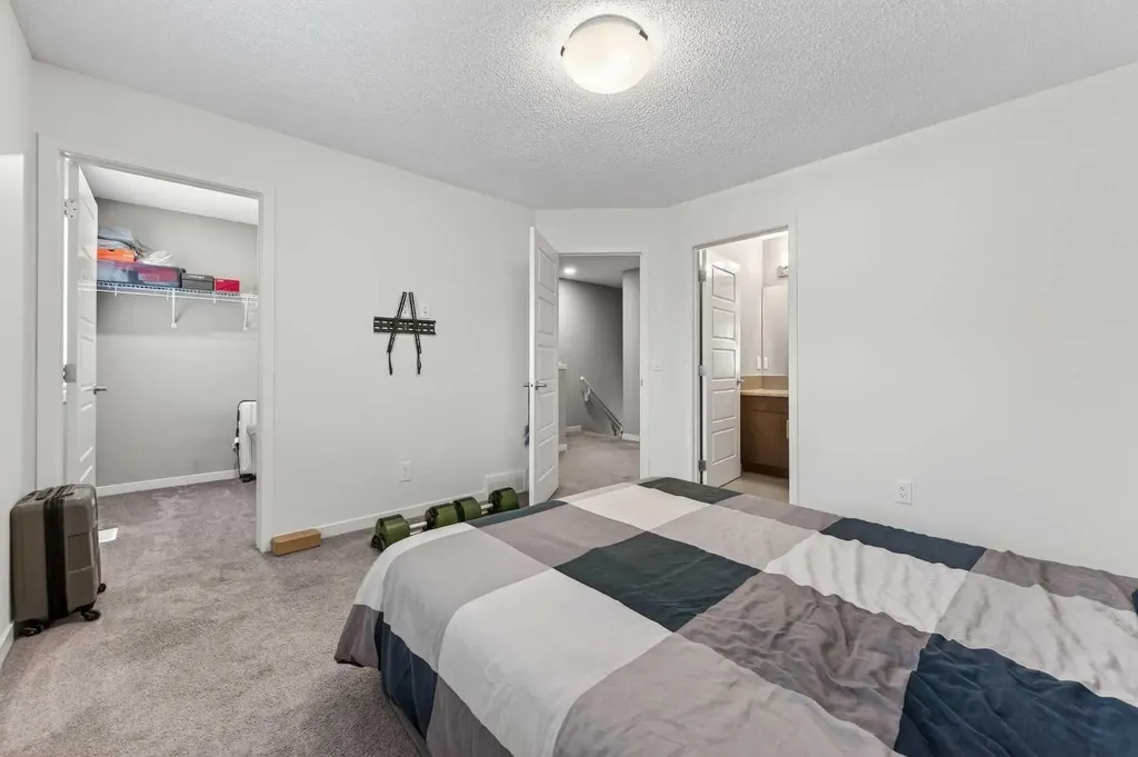 258 New Brighton Walk SE Calgary AB T2Z 5C7