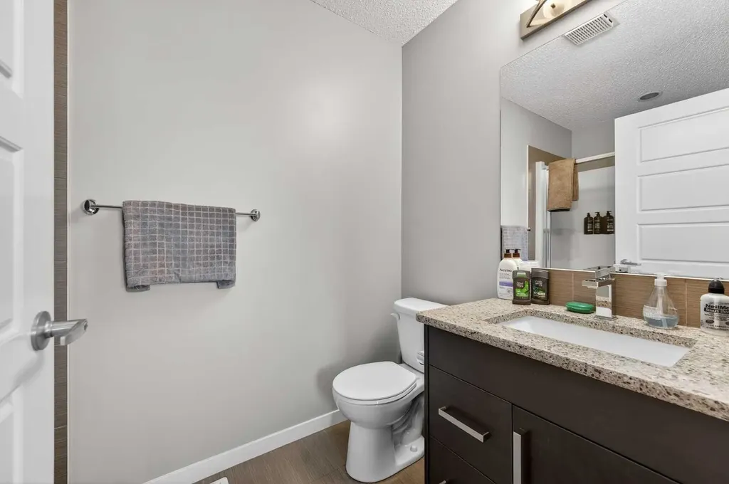 258 New Brighton Walk SE Calgary AB T2Z 5C7